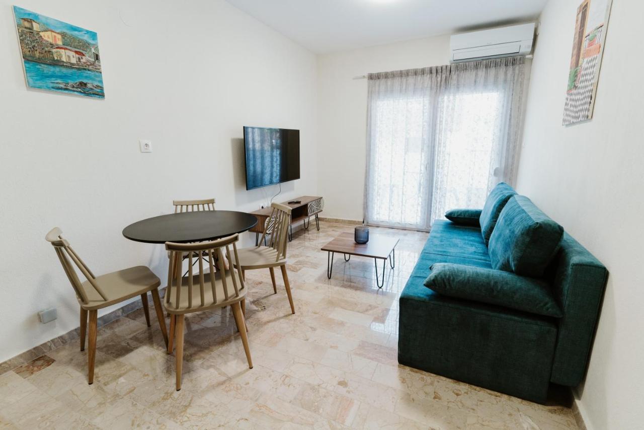 Blue And White Luxury Suites Nea Kallikrateia Exterior foto